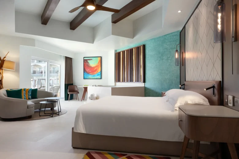 Junior Suite Pool View with king bed, jetted tub, and modern seating area at Hyatt Vivid Playa del Carmen.