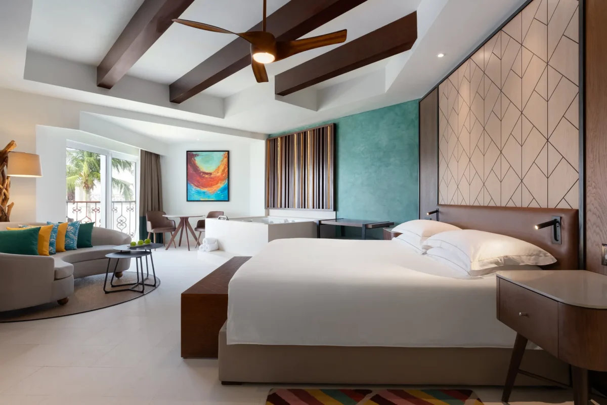 One Bedroom Suite King bedroom with jetted tub and modern décor at Hyatt Vivid Playa del Carmen.