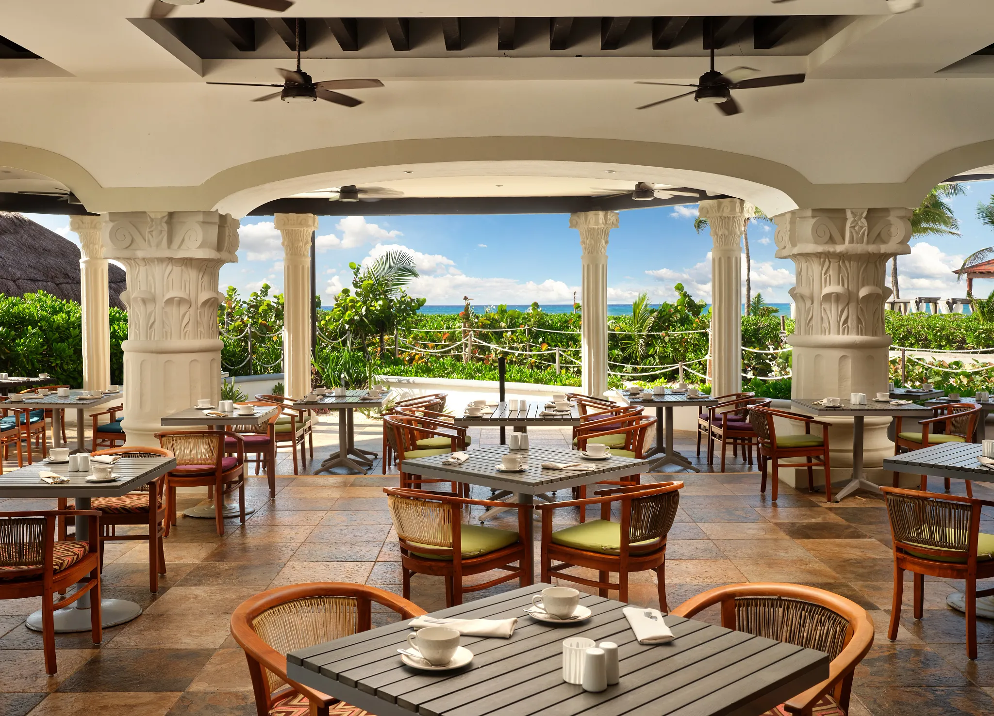 Pelicanos restaurant at Hyatt Vivid Playa del Carmen featuring beachfront dining, fresh seafood specialties, and relaxed Caribbean-inspired ambiance.