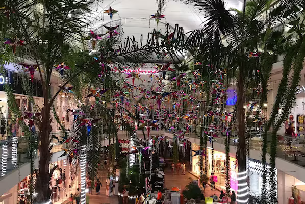 Quinta Avenida shopping and nightlife near Hyatt Vivid Playa del Carmen in downtown Playa del Carmen