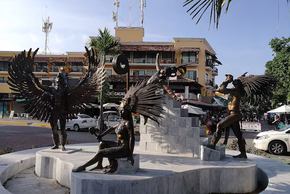 Quinta Alegría Shopping Mall near Hyatt Vivid Playa del Carmen with popular stores and entertainment